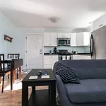 Great 1-Bedroom Suite Near Downtown Langford
