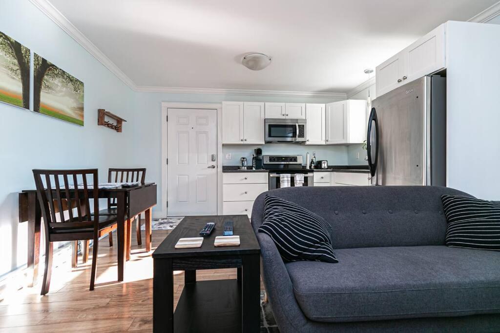 Great 1-bedroom Near Downtown Langford