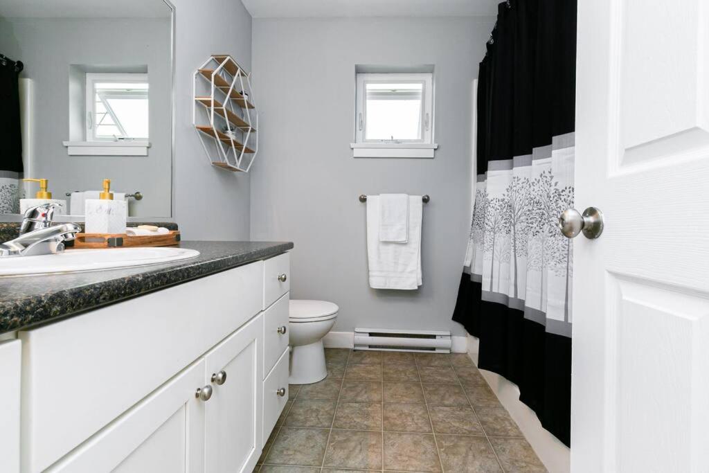 Great 1-bedroom Near Downtown Langford Apartamento Victoria