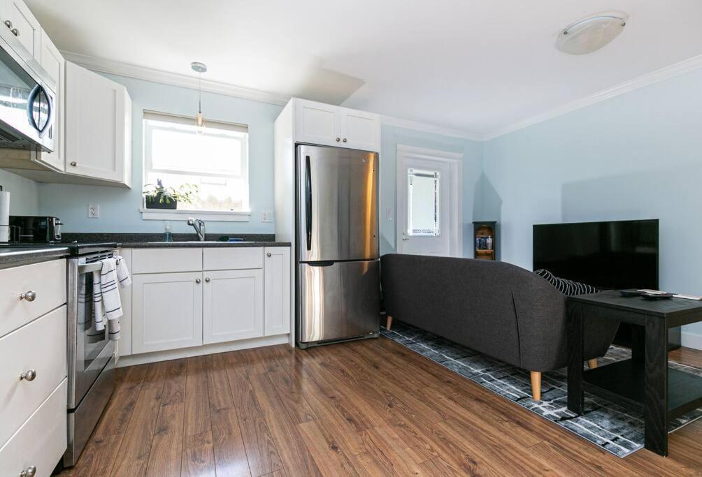Great 1-bedroom Near Downtown Langford Apartamento