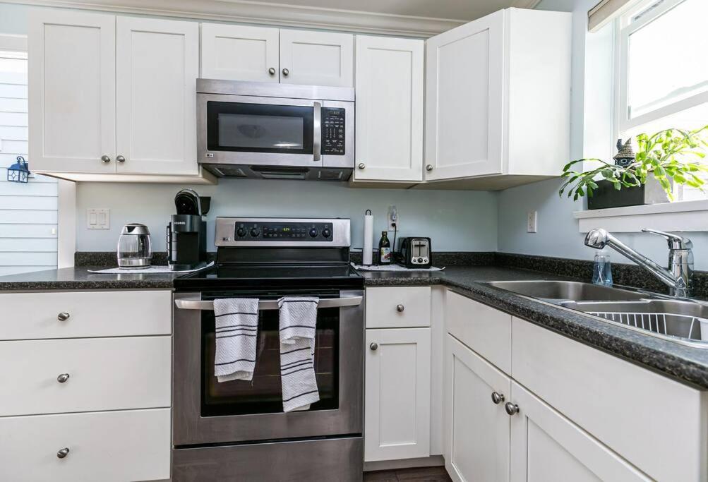 Great 1-bedroom Near Downtown Langford Apartamento